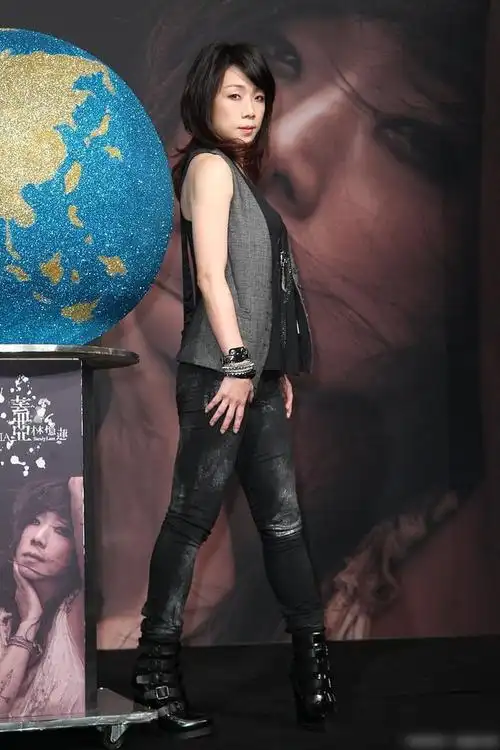 林忆莲今天54岁了这10首歌依然百听不厌