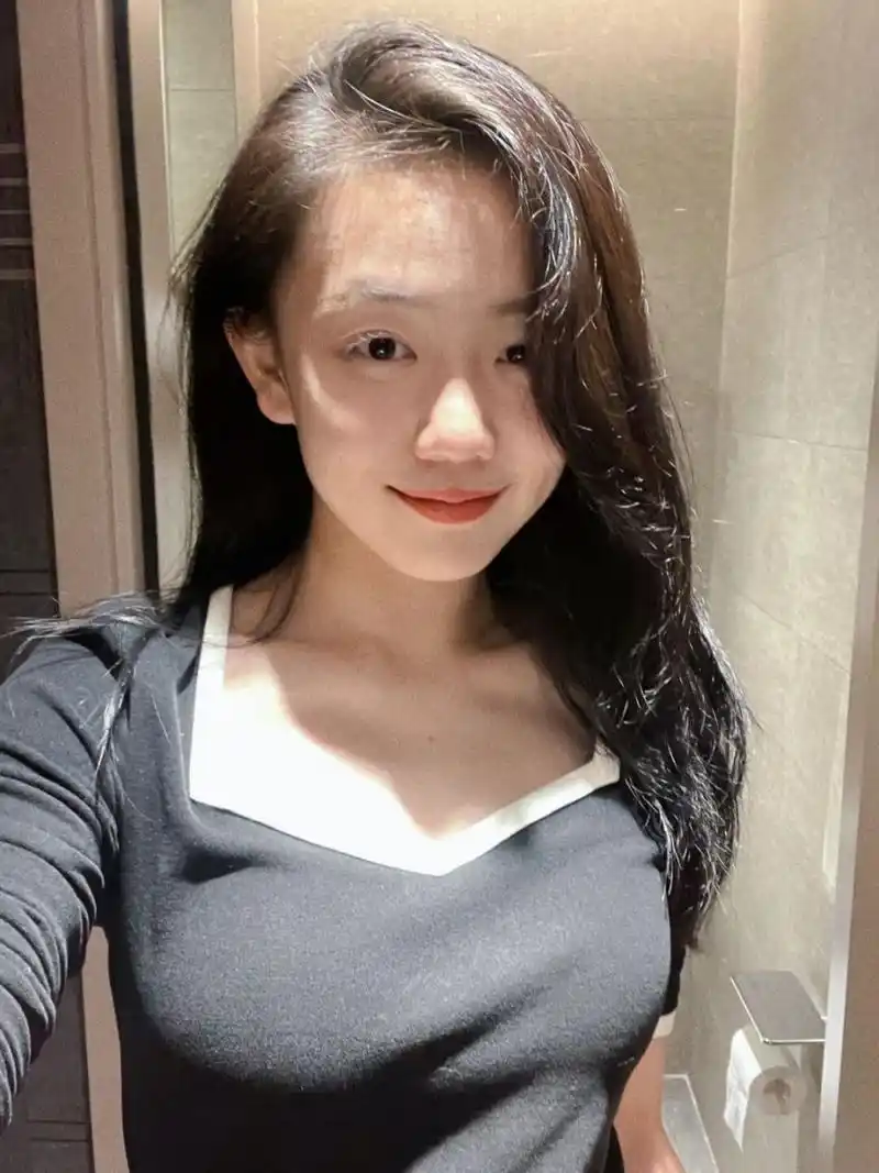 许嵩女朋友冯禧美照