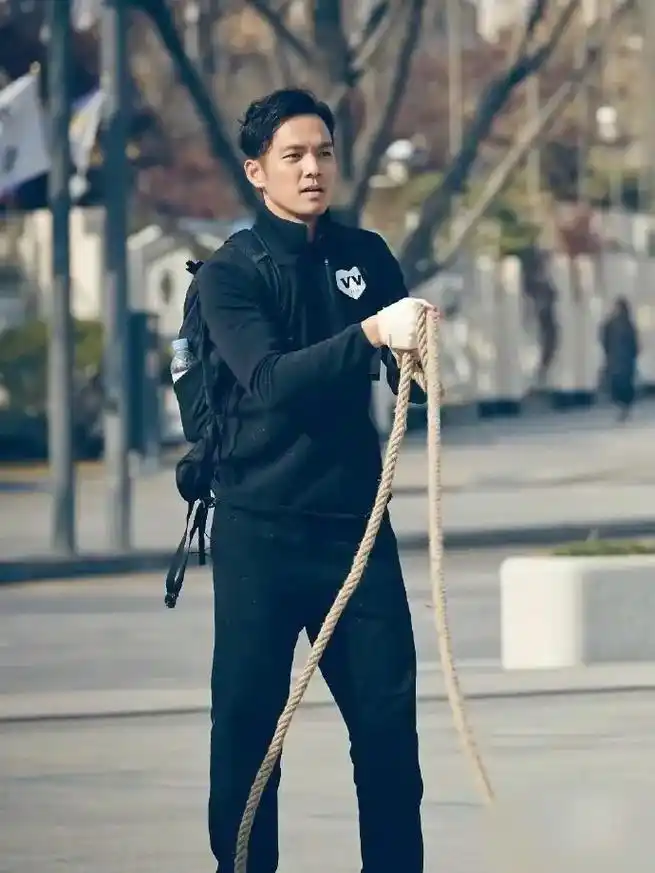 钟汉良   无论发型还是身材都是巅峰时期 - 抖音