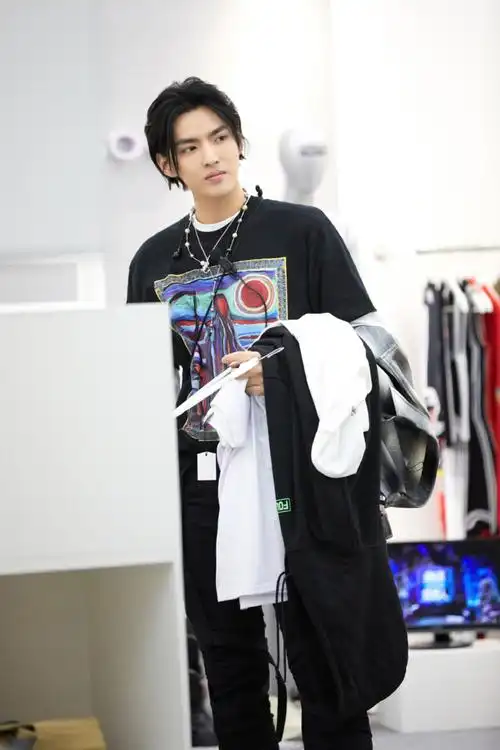 2020吴亦凡《潮流合伙人》第五期播出_图片_视频集锦-爱豆app