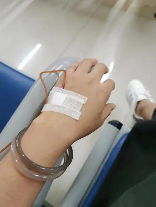 中秋回来上班的第一天,抽血挂水,真棒 一个人挂水晕乎乎的还不敢睡,怕