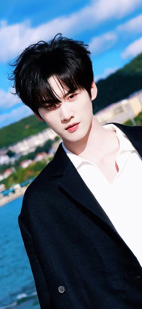 ⚪︎想看海 看日落 和你*周柯宇这组很适合做头像壁纸#周柯宇