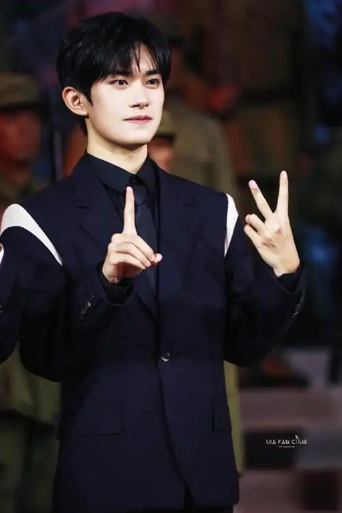 易烊千玺超话2021 /0801 /210801长津湖发布会小豹子#四字 易烊千玺