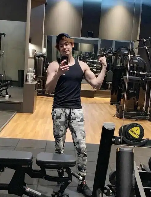 尼坤回应发福质疑中国的美食实在是太多了