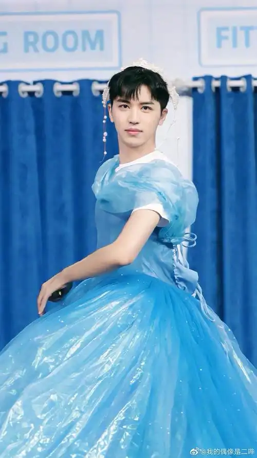 当男生穿起公主裙时候,就没女生什么事了 明晚快本要看猛男公主