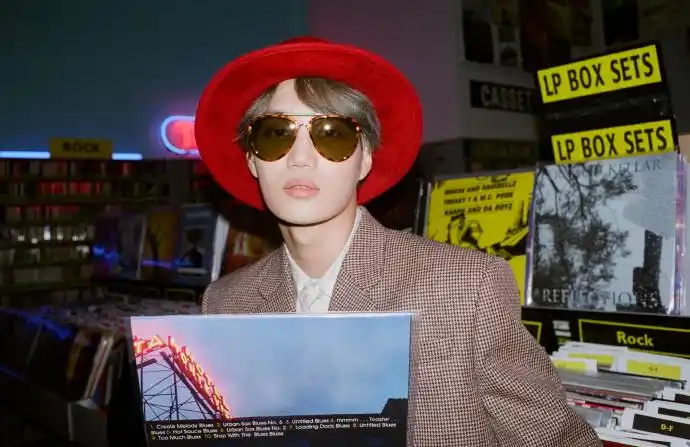 金钟仁演绎古驰2020春夏眼镜广告形象大片,以自由态度诠释自我表达