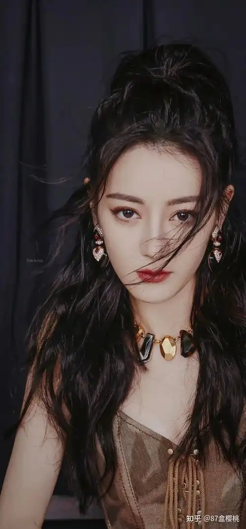 如何评价迪丽热巴的浓颜系长相