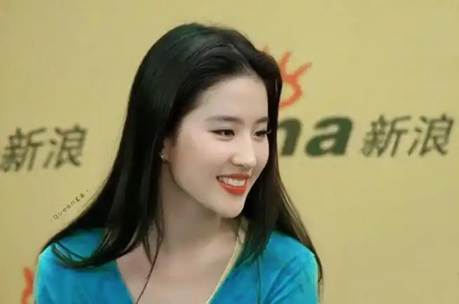 明星笑容能有多治愈#就喜欢看她笑.@刘亦菲