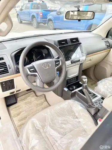 天津华夏安邦平行进口 2020-08-12 07:49 20款丰田霸道4000在内饰