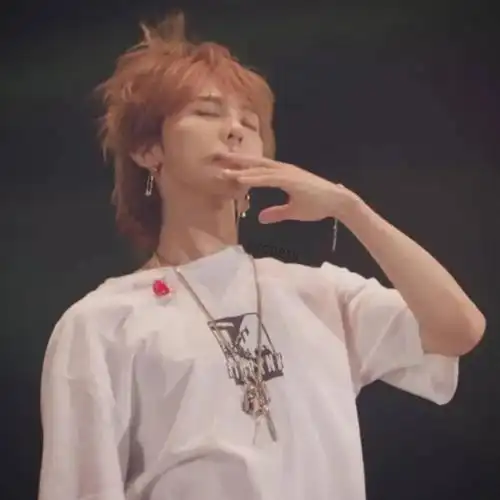 权志龙帅气超酷头像