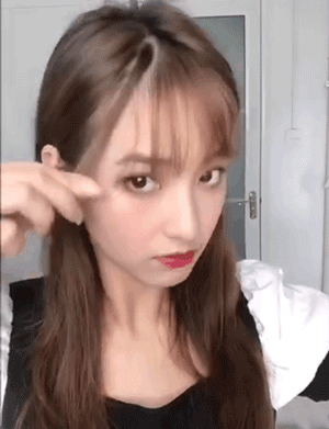 lisa韩艺瑟都爱的漫画刘海真的巨显脸小!