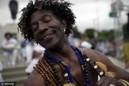 巴西民众街头热舞庆祝黑人觉悟日 呼吁种族平等