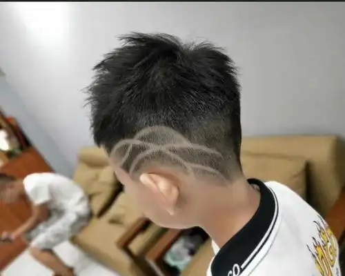 简单儿童雕刻发型图片 儿童雕刻发型怎么剪可爱