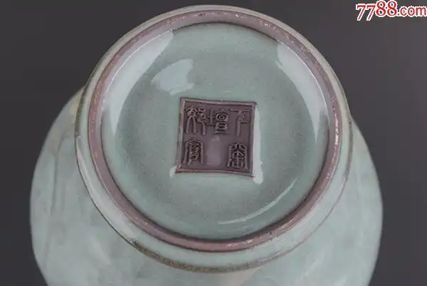 宋代官窑缠枝花纹花觚尊郊坛下官窑