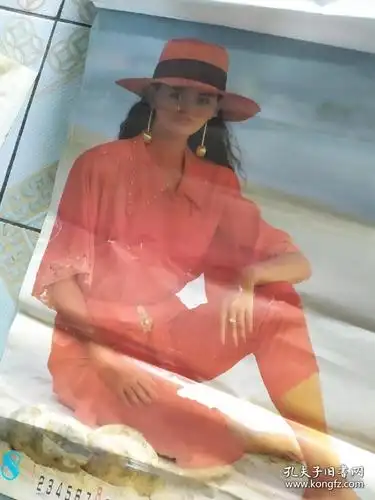 1993年南国风美女泳装挂历13张全