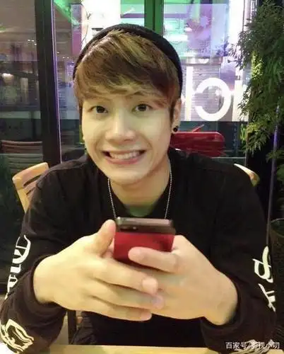 王嘉尔5岁21岁18岁25岁哪个年龄颜值最让你忘不了