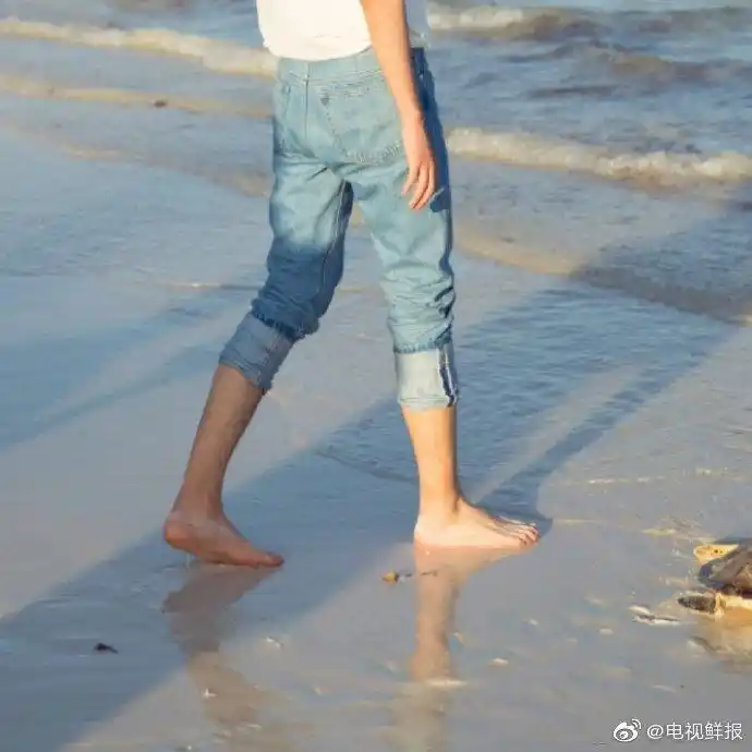 王俊凯性感苏点用脚踝征服大批粉丝