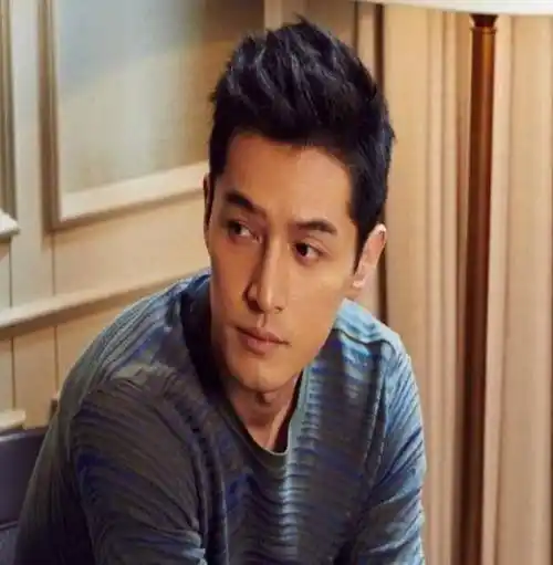 胡歌,从一个阳光少年变成一个有礼有节,沉稳有魅力的绅士