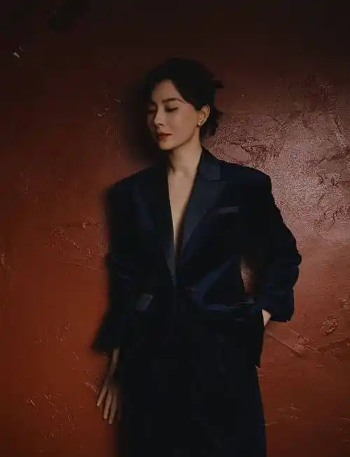 陈数真空西装新写真,大女人气质与智性美完美融合 - acfun弹幕视频网