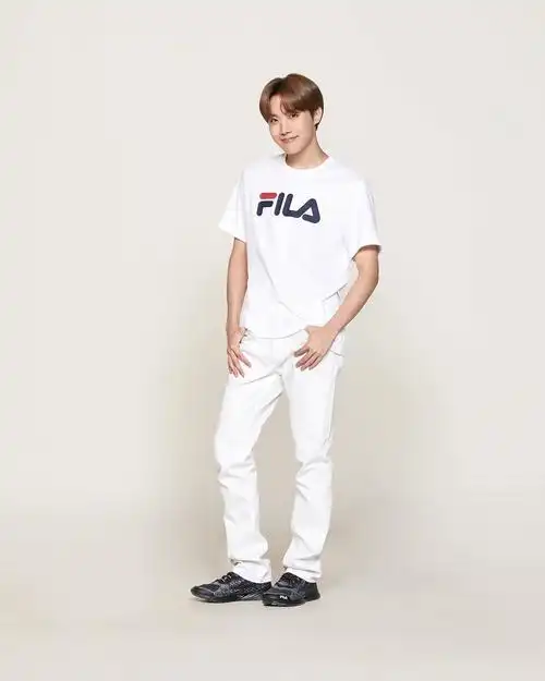 bts防弹少年团展现fila青春休闲时尚