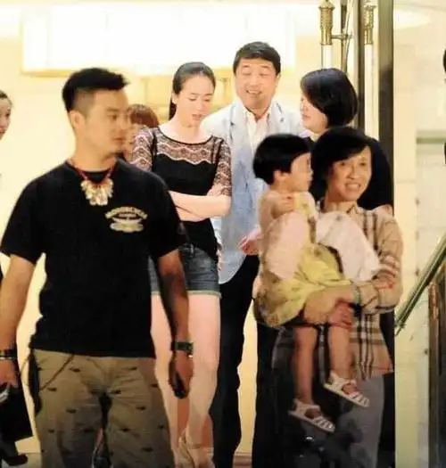 绯闻不断,已与富商老公离婚|夏雨|娟子|袁泉|段奕宏|张国立_网易订阅