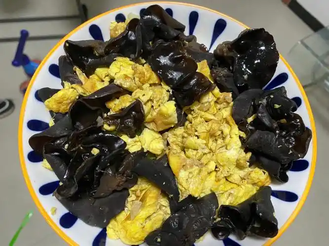 木耳炒鸡蛋好吃又简单