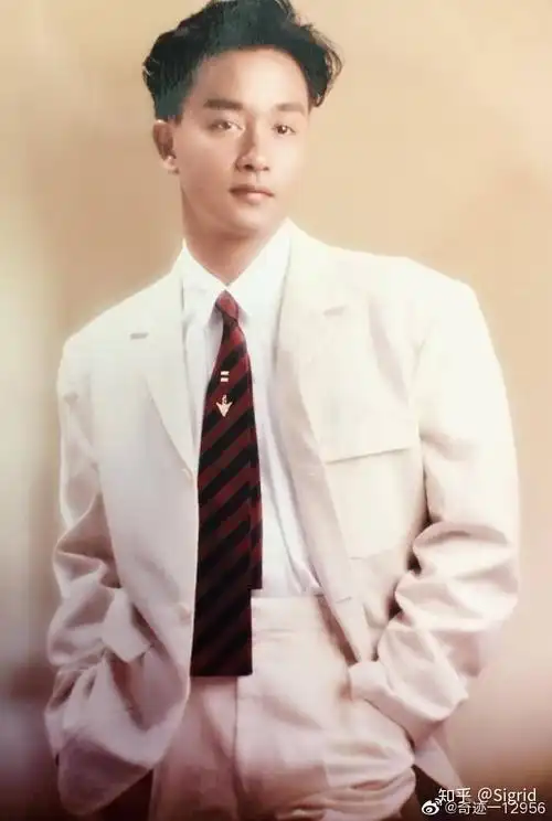 张国荣长相是典型的马来人种吧,个矮168,脸短,鼻短,嘴凸,像东南亚人?