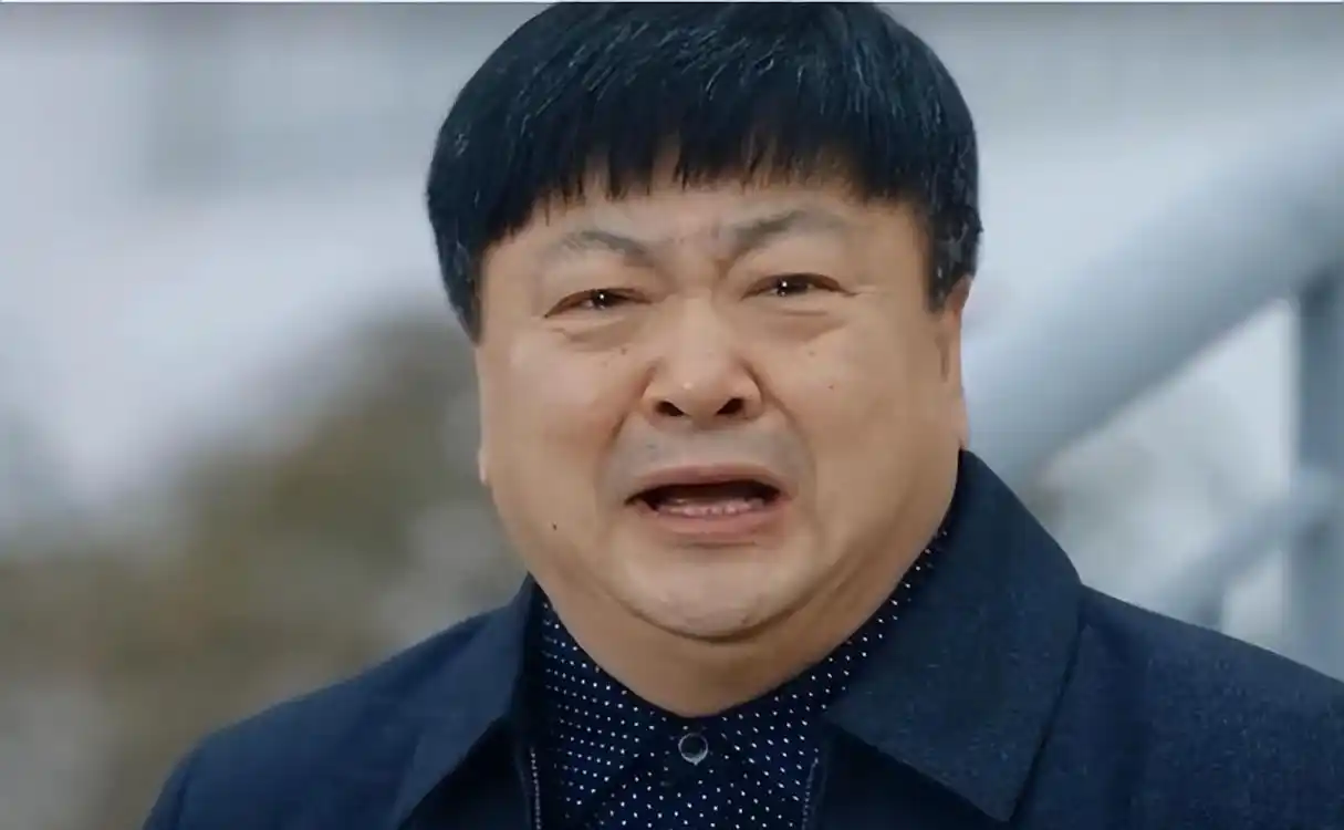 洪剑涛:从军艺校草到"胖洪",演艺之路的坎坷与辉煌 洪剑涛,曾是军艺