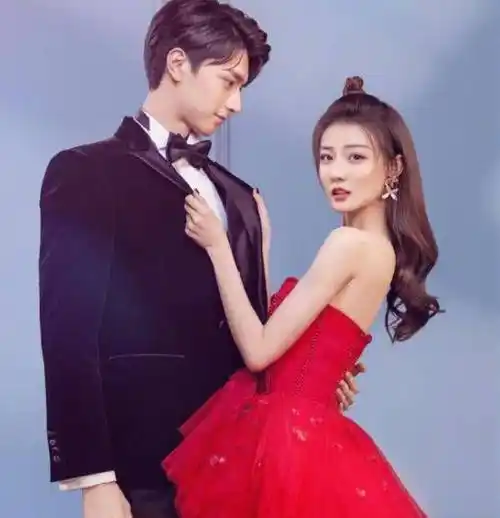 徐璐即将播出的新作品搭档人气鲜肉林一,外形完全不输张铭恩,不少剧粉