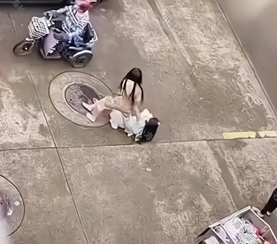 为了一个男人江西两女子街头互殴奋战一夜衣服被撕成布条