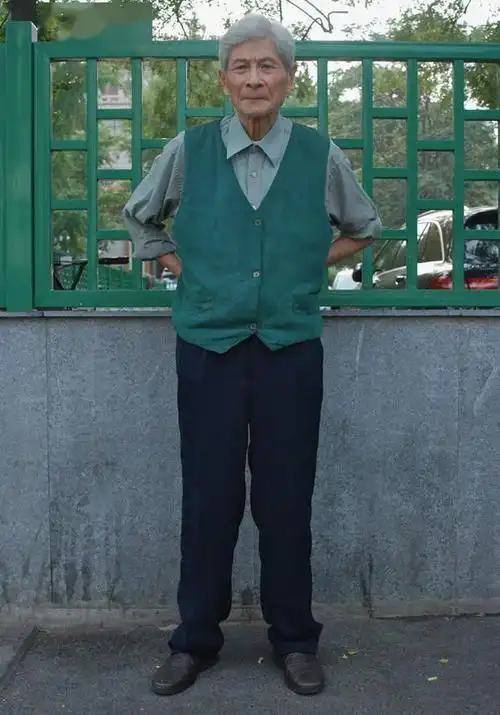 老年男性怎么穿显年轻?看北京6,70岁大爷的减龄穿搭,值得学习_造型