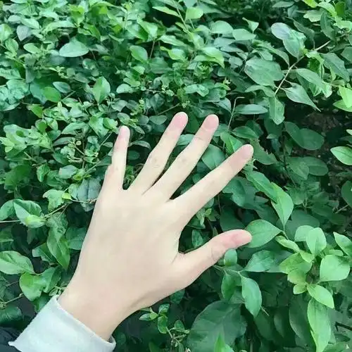 快拍快拍如何利用水龙头 水中拍出好看的美甲照片 好看的手_拍照