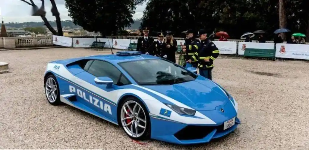 意大利兰博基尼警车现身比利时,来抓逃犯?运送器官?护送名人?