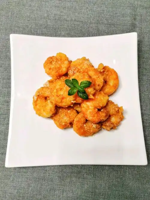 蛋黄焗虾仁的做法