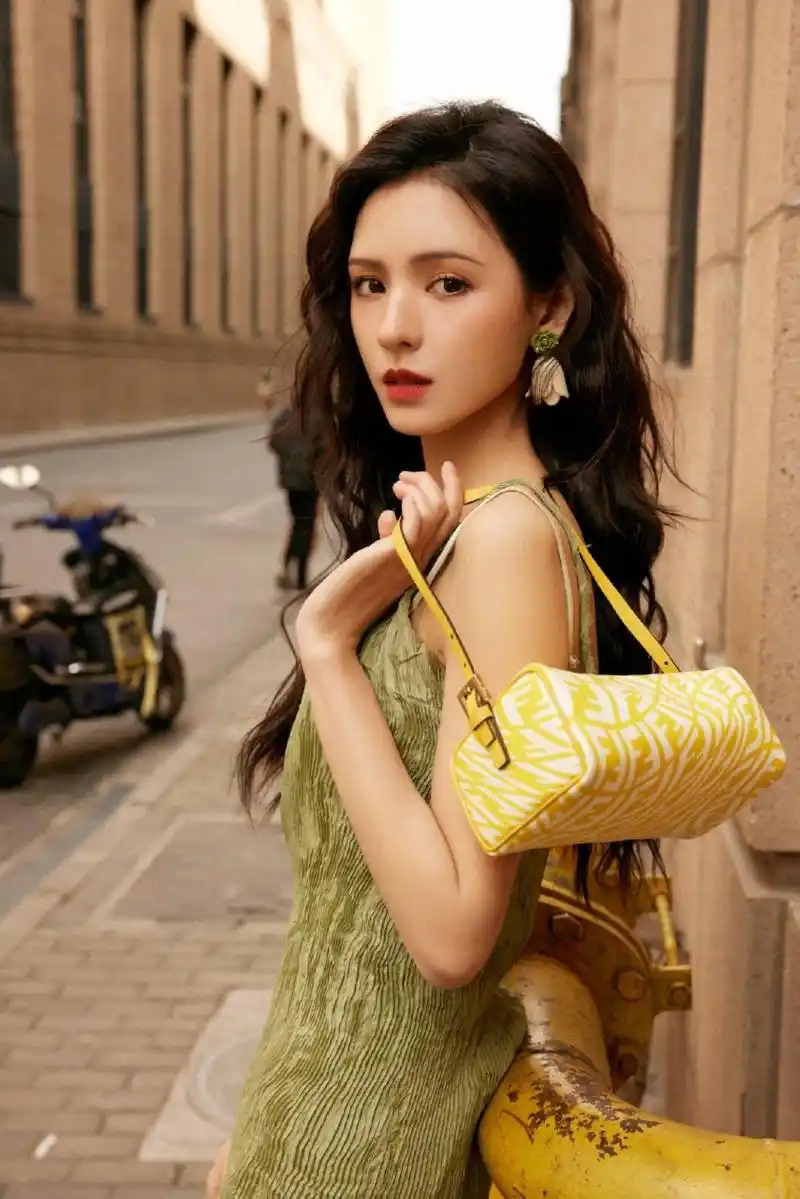 张予曦高清壁纸头像(二十二)[鲜花]