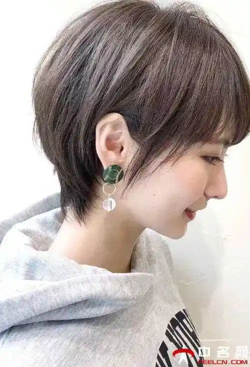 2021年最流行的短发发型 女生剪齐耳短发好看吗