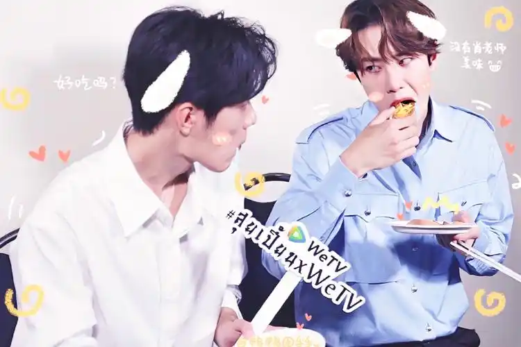 原创肖战王一博的历史存货王一博吃东西超可爱肖战的眼神也太a了