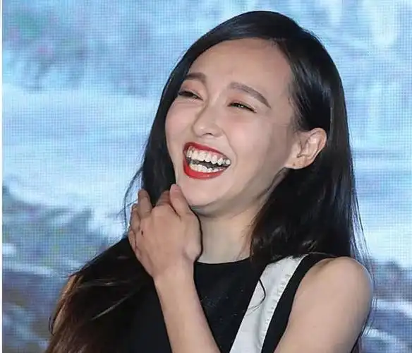 女星大笑瞬间,赵丽颖可爱,杨颖嘴变大,看到最后一个好治愈!_网易订阅