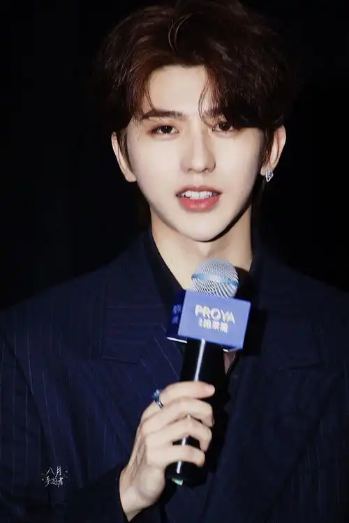 有没有蔡徐坤的神仙图,就是路人见了都要惊叹的那一种?