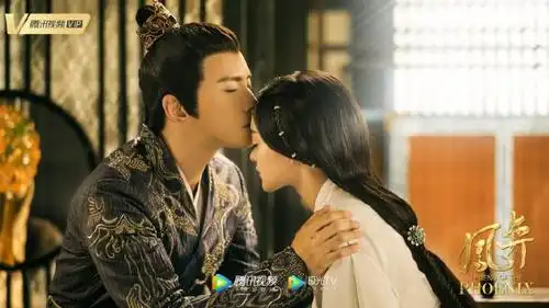 何泓姗徐正溪《凤弈》甜蜜cp古装剧照