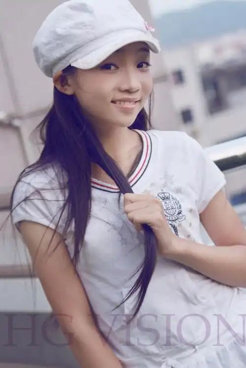 十三岁的小女孩