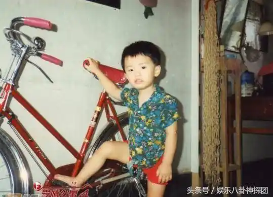 奔跑吧兄弟们的童年照鹿晗可爱热巴很萌邓超淘气王祖蓝真想不到2