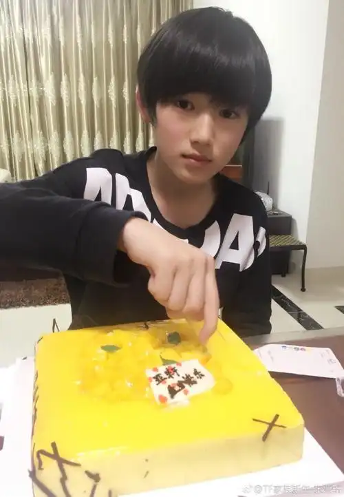 十七岁的宋亚轩,你好!来到新的一岁,. 来自爱杰的北斗星的爱 - 微博