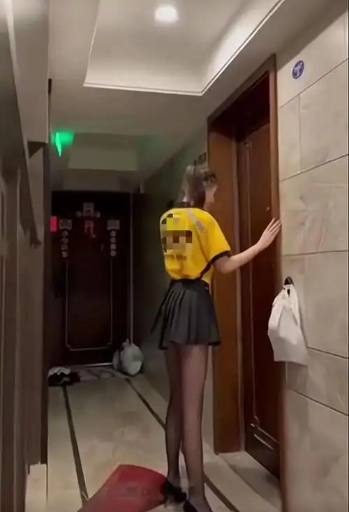 美女穿黑丝送外卖每天接两三单日入过万