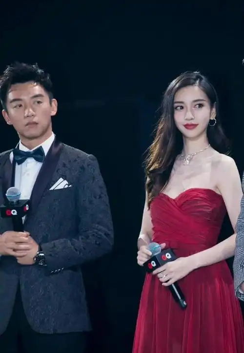 2015年,杨颖和黄晓明结婚,在上海举办了盛大的婚礼.