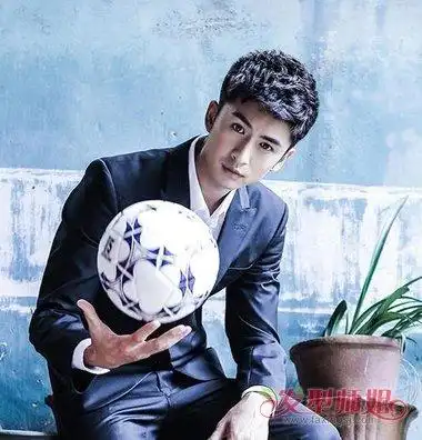 男士毛寸碎平头发型 2019流行男士碎发平头发型