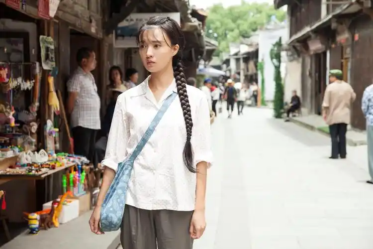 网友心痛喊话"麦香坚强" 傅晶动情哭戏催人泪下电视剧《麦香》以"最美