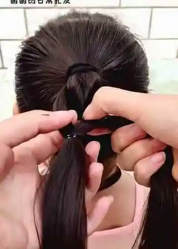 简单的双丸子头扎法