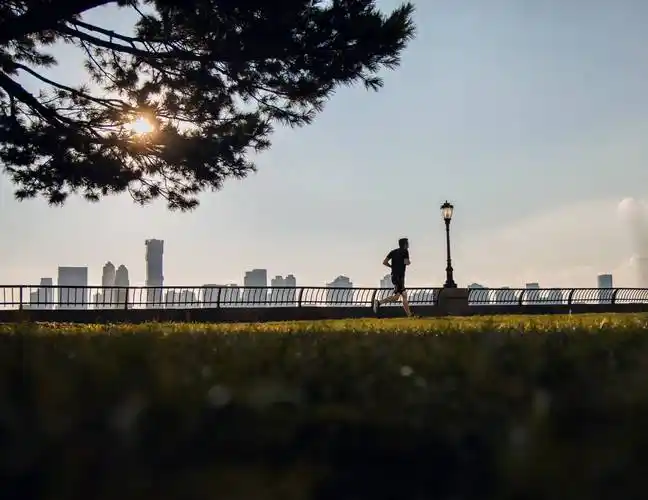 跑步的最佳年龄是几岁?_马拉松_中年人_生活