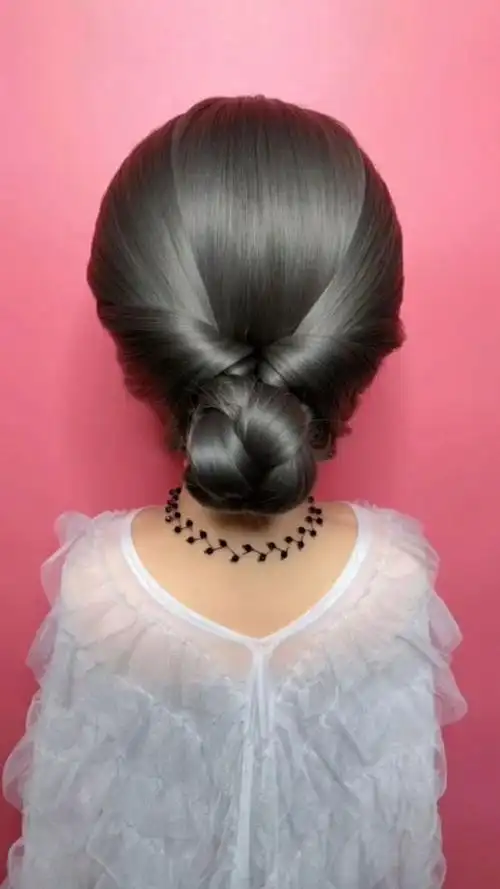 50岁阿姨这样扎头发,高贵又显气质